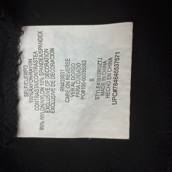 Takara Black Sleeveless Blouse with White Geometric Embroidery - Picture 6 of 7